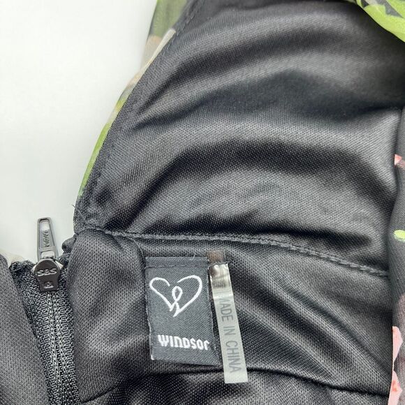 Windsor Black Floral Plunge Maxi Gown with Slit size Small - Picture 13 of 14